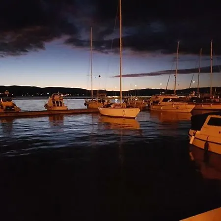 Mario アパート マリンスカ